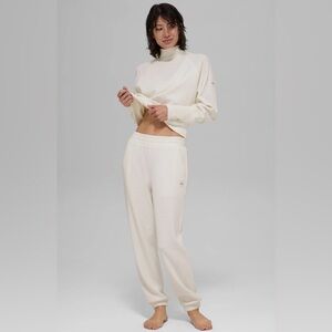 Alo Yoga Waffle Weekend Escape Mock Neck Long Sleeve AND Jogger (Ivory) SET